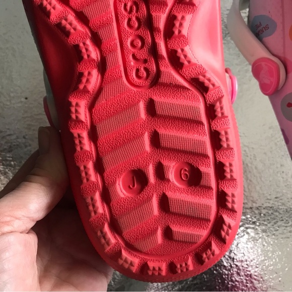 CROCS x SWEETHEARTS Clog 6 Jr's 7.5 Womens White Red Multi Limited Edition Lined - Picture 7 of 8
